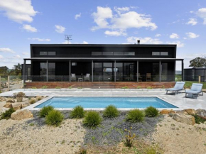 Seven Creeks Escape - Farm Stay